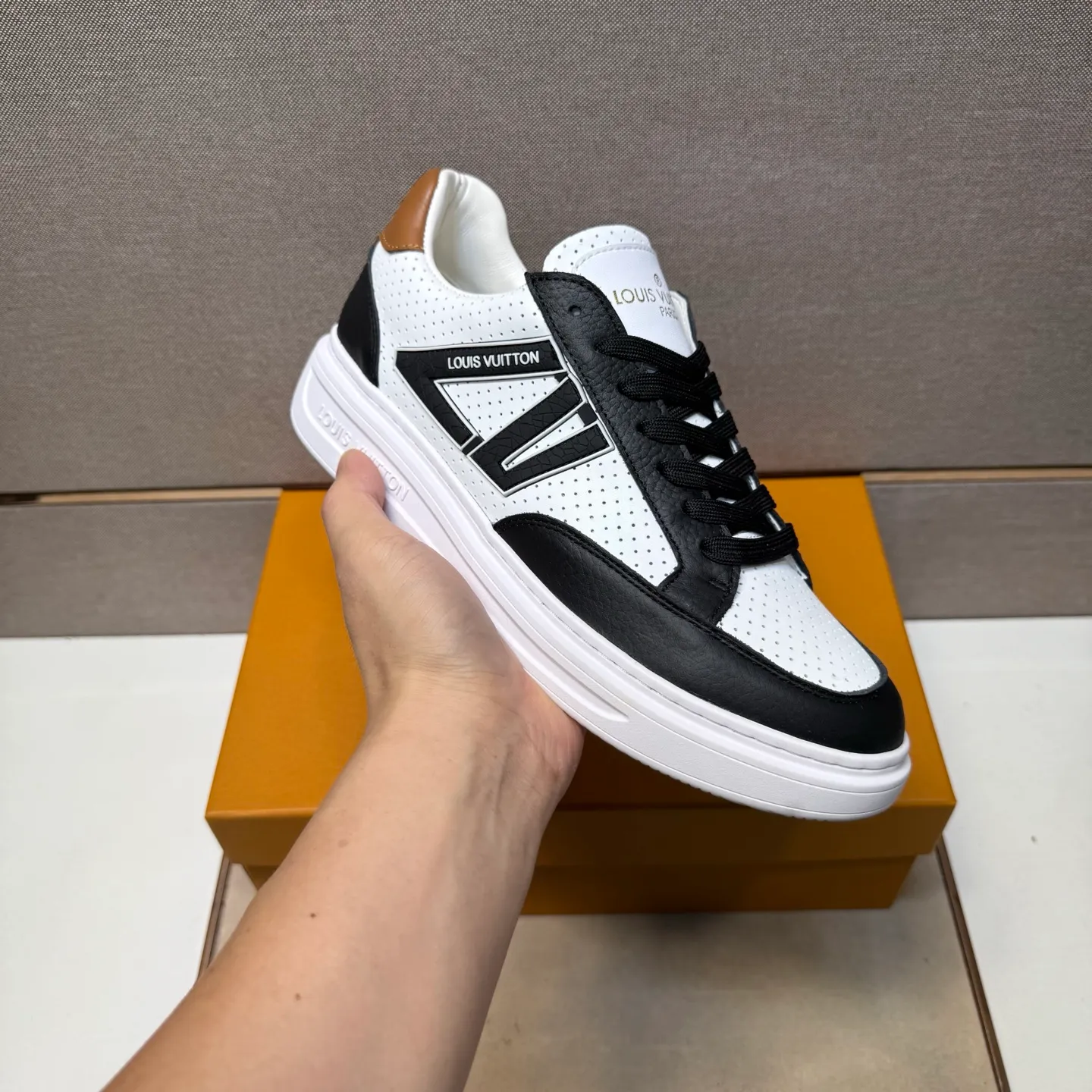 ⬛️Men's shoes 💰p420 [LV～] Men's casual shoes 2025z cabinet sales simultaneously 🔶Size: 38-44 #️⃣ 🔷6 colors🔜The upper is made of multi-material splicing ➕Genuine leather lining, comfortable and breathable, sole: original comfortable and wear-resistant outsole, ⚠️Real thing📱Photographed🎬The real thing is better📢📢📢